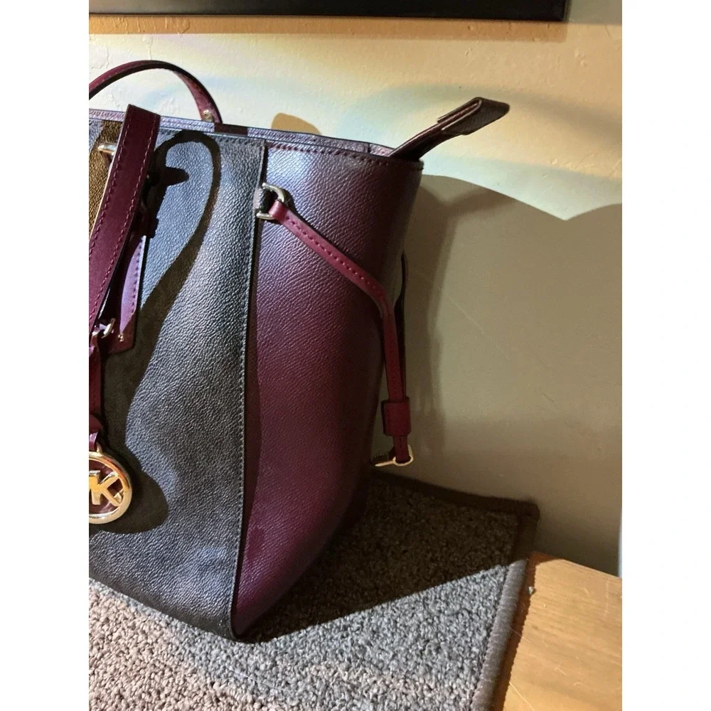 Michael Kors Voyager Medium Crossgrain Leather Tote Bag